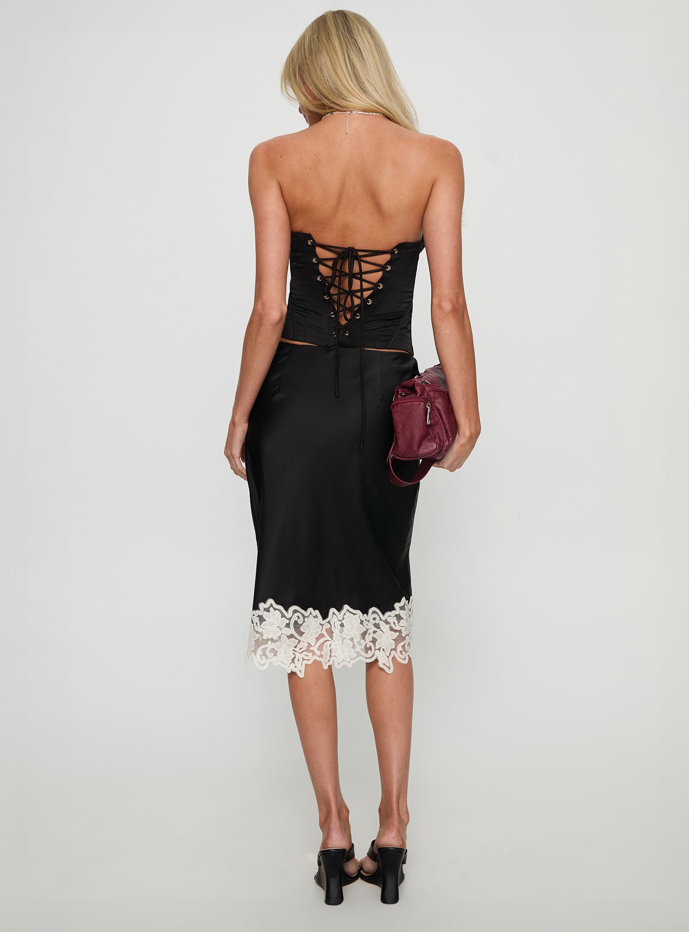 Women's Anchored Midi Skirt Noir | Midi skirt in satin fabric with lace-trim detail 4