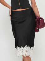 Women's Anchored Midi Skirt Noir | Midi skirt in satin fabric with lace-trim detail 5