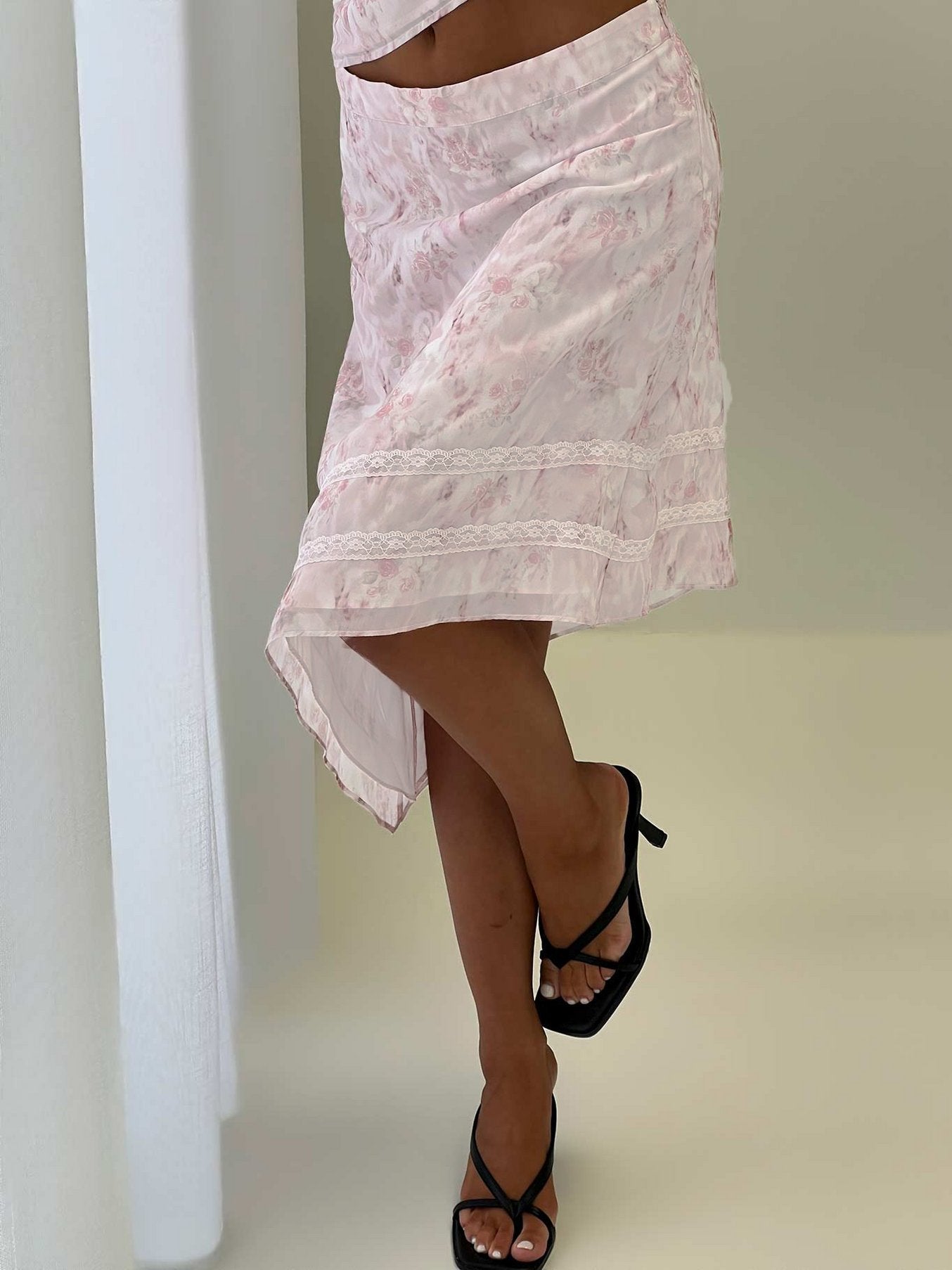 Women's Avaline Asymmetrical Midi Skirt Pink | Asymmetrical midi skirt in floral print 0