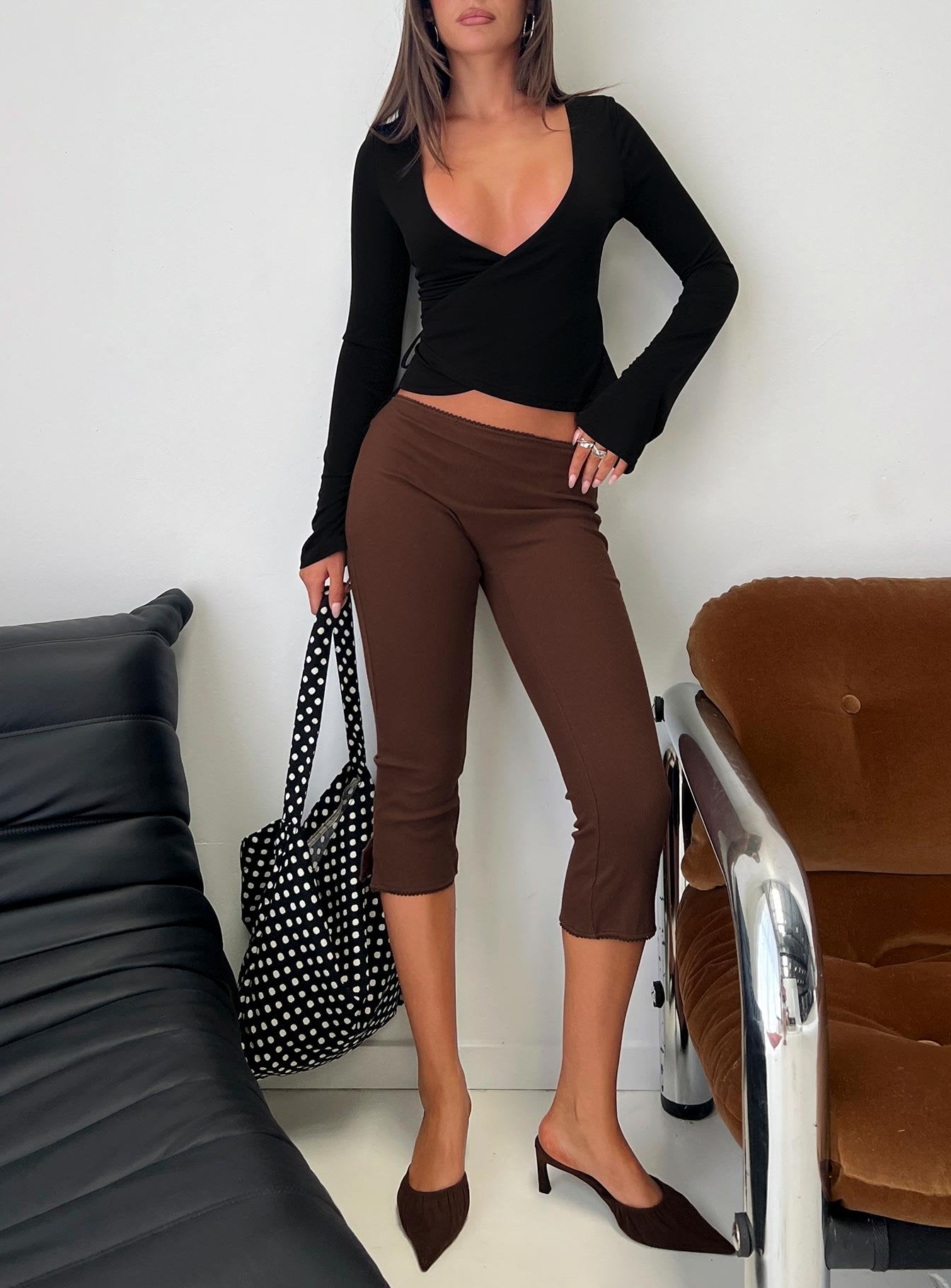 Women's Baseline Rib Capri Pants Chocolate | Pants in ribbed detail & capri-style fit 1