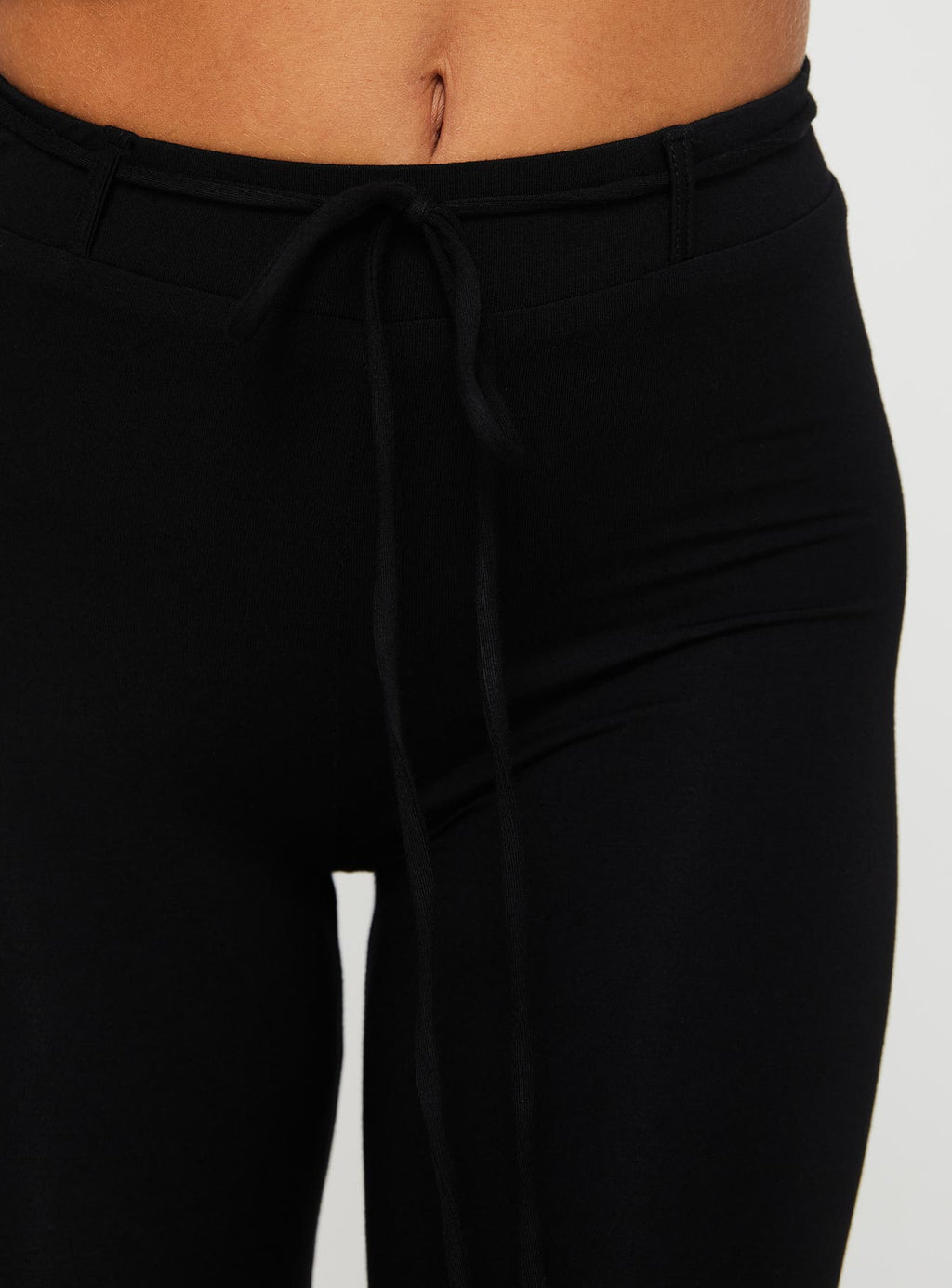 Women's Cayte Capris Black | Low rise capris 5
