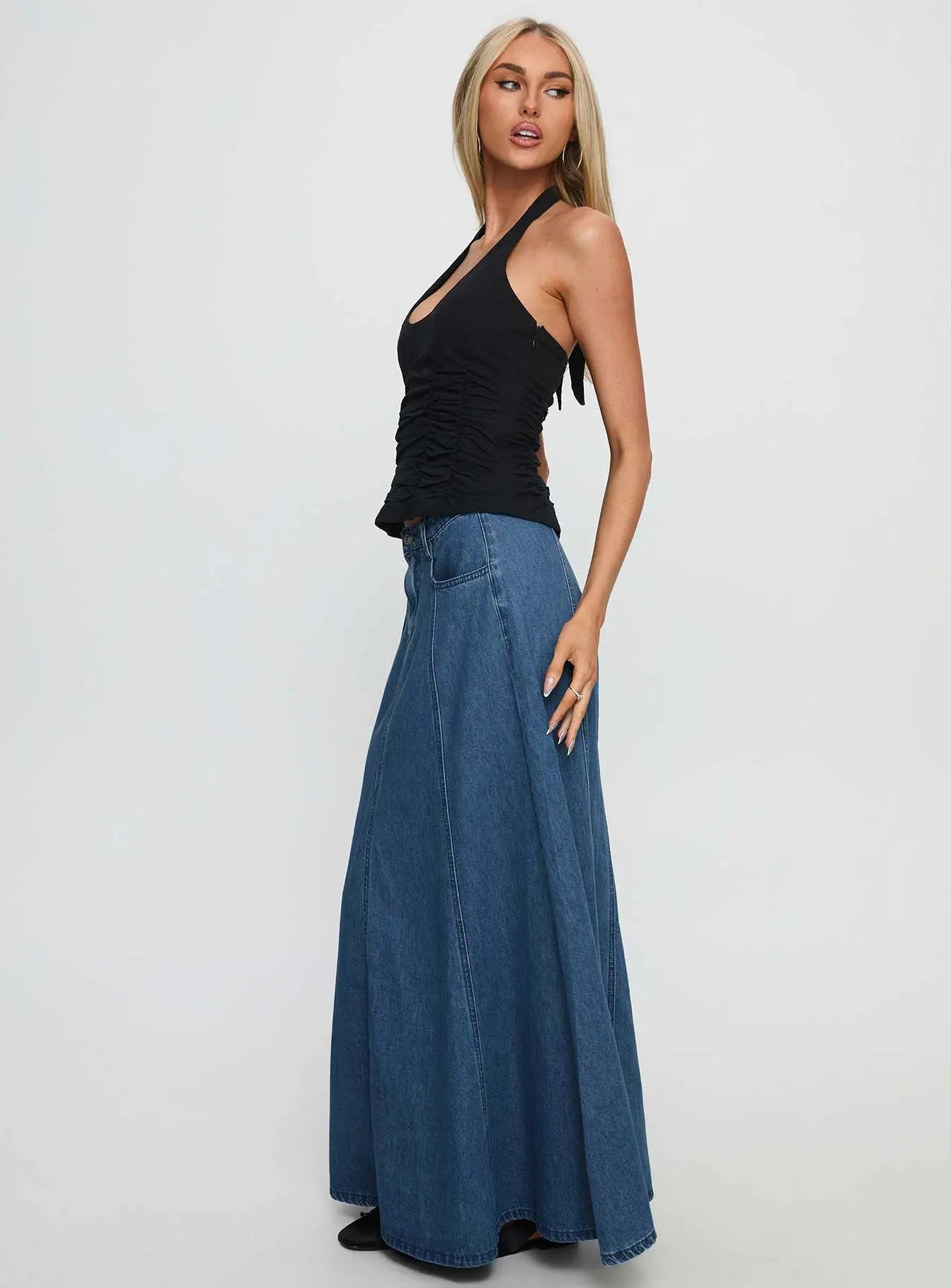 Women's Charleigh Soft Pleat Denim Maxi Skirt Mid Blue Wash | Pleated denim Maxi skirt 3