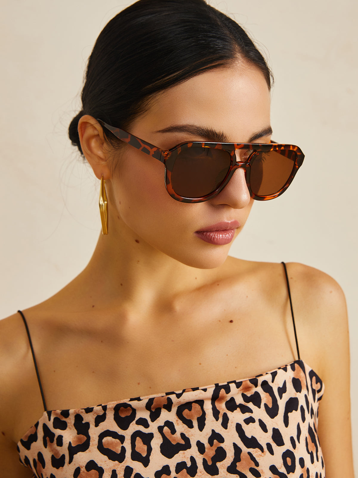 Chic Leopard Pattern Sunglasses with UV400 Protection | Lightweight Design for Stylish Eye Safety 0
