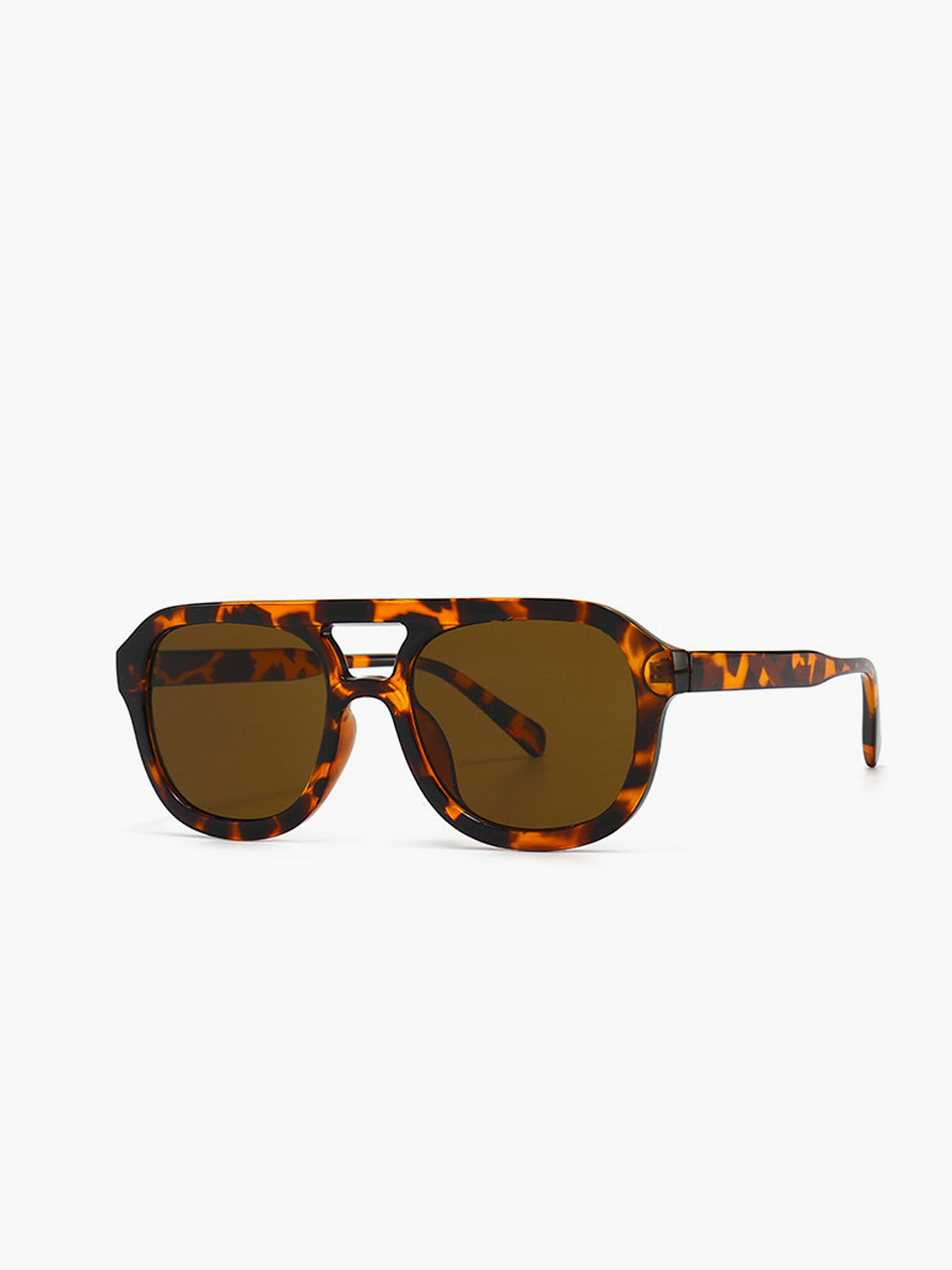 Chic Leopard Pattern Sunglasses with UV400 Protection | Lightweight Design for Stylish Eye Safety 2