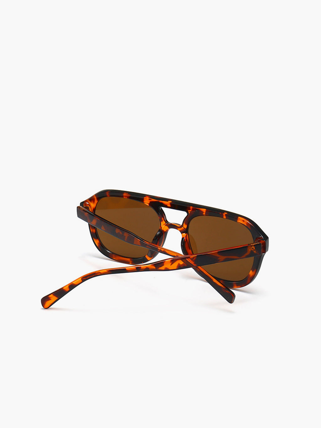 Chic Leopard Pattern Sunglasses with UV400 Protection | Lightweight Design for Stylish Eye Safety 4