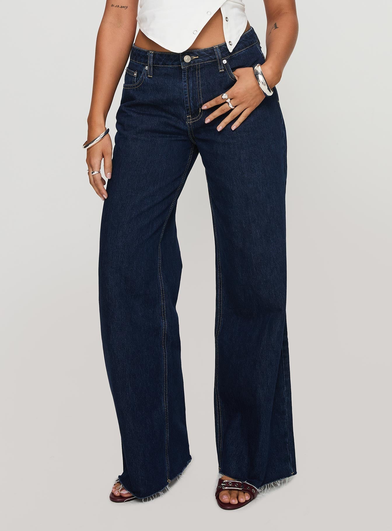Women's Darla Low Rise Straight Leg Jean Dark Blue Wash | Low-rise straight leg denim jeans 1