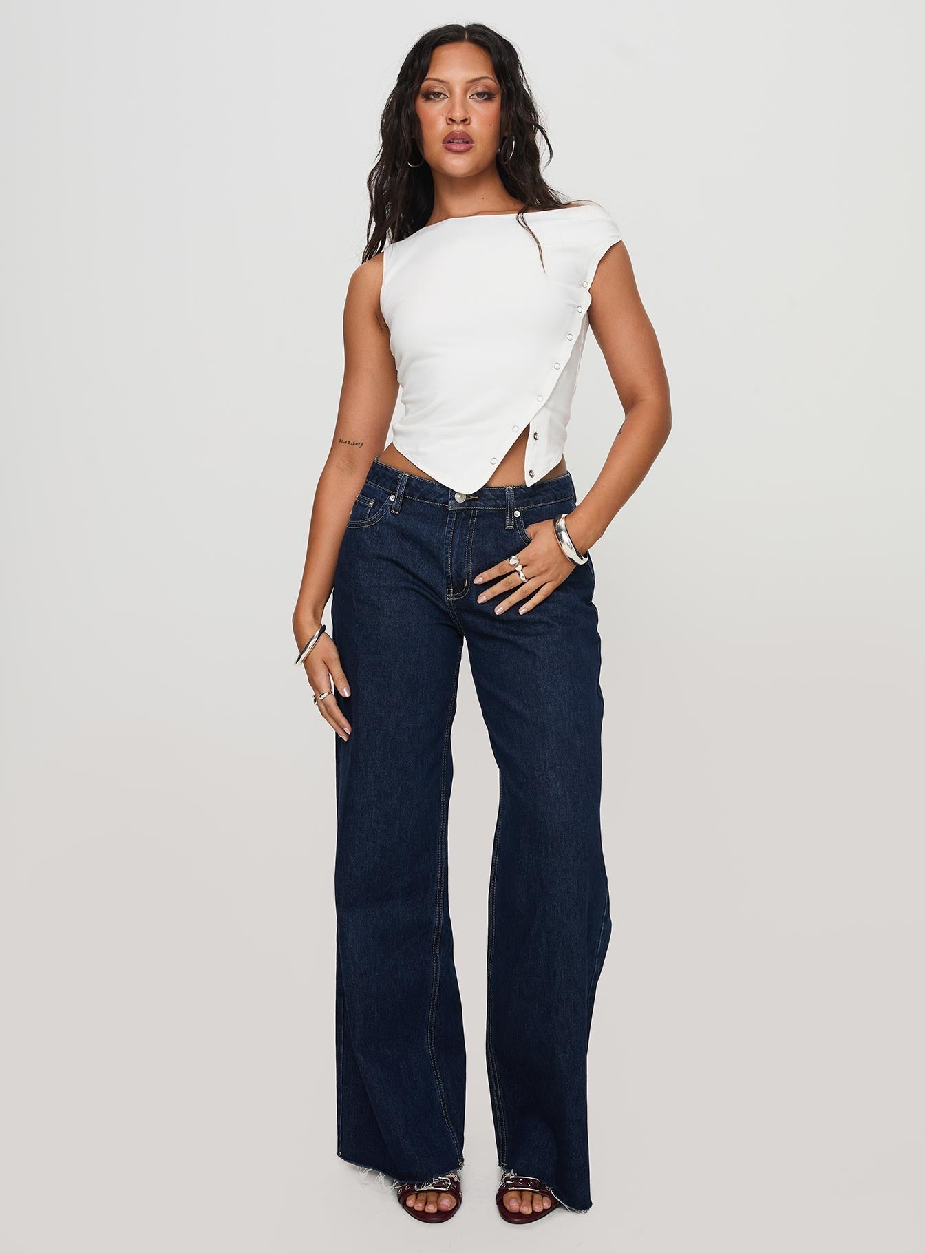 Women's Darla Low Rise Straight Leg Jean Dark Blue Wash | Low-rise straight leg denim jeans 2