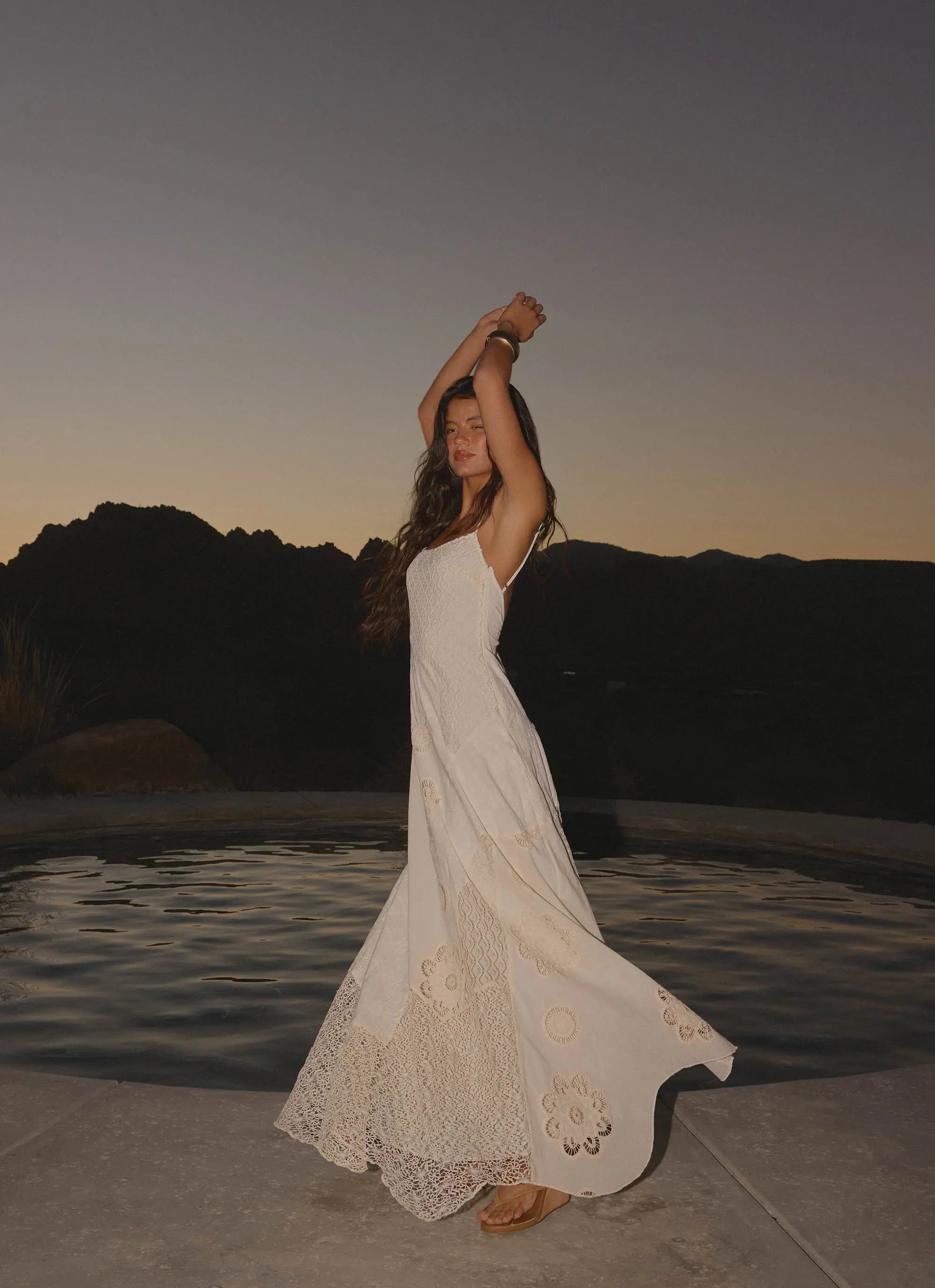 Women's Elegant Maxi Dress | Spliced Cotton Design with Thin Straps | Perfect for Day to Night Wear - Women's | Maxi len 1