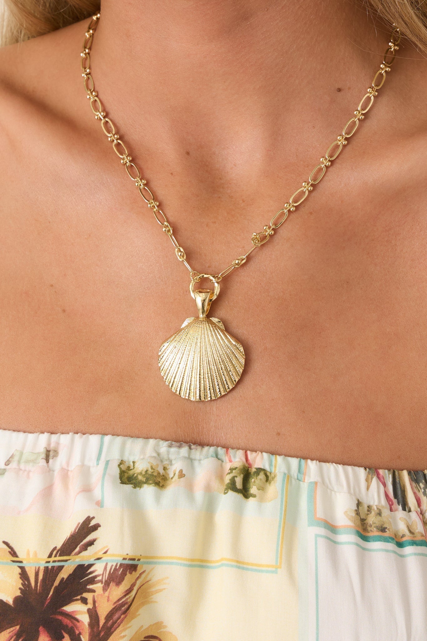 Women's Golden Tide Gold Shell Pendant Necklace | This Necklace Measures: 21.75” Unclasped 0