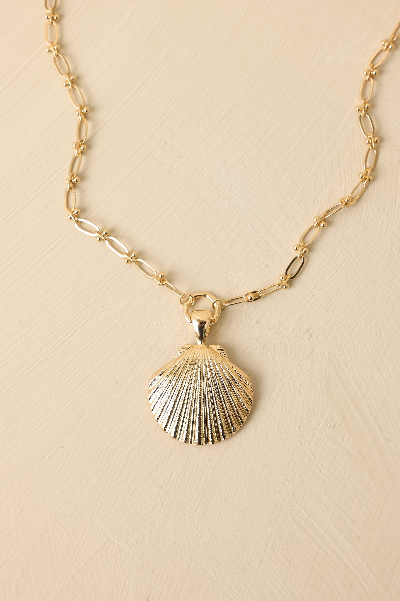 Women's Golden Tide Gold Shell Pendant Necklace | This Necklace Measures: 21.75” Unclasped 2