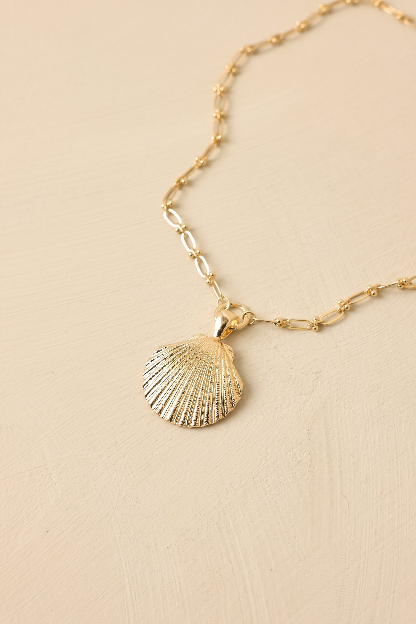 Women's Golden Tide Gold Shell Pendant Necklace | This Necklace Measures: 21.75” Unclasped 4