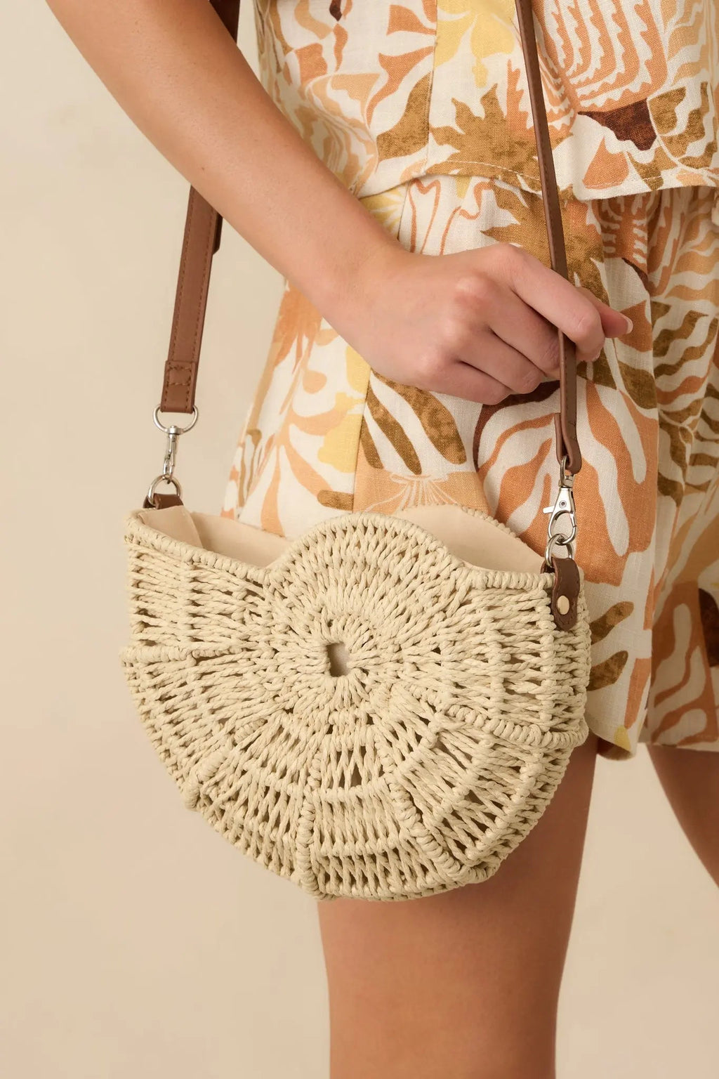 Women's Living on the Curve Ivory Natural Woven Nautilus Crossbody | This Bag Measures 9" in Length 3
