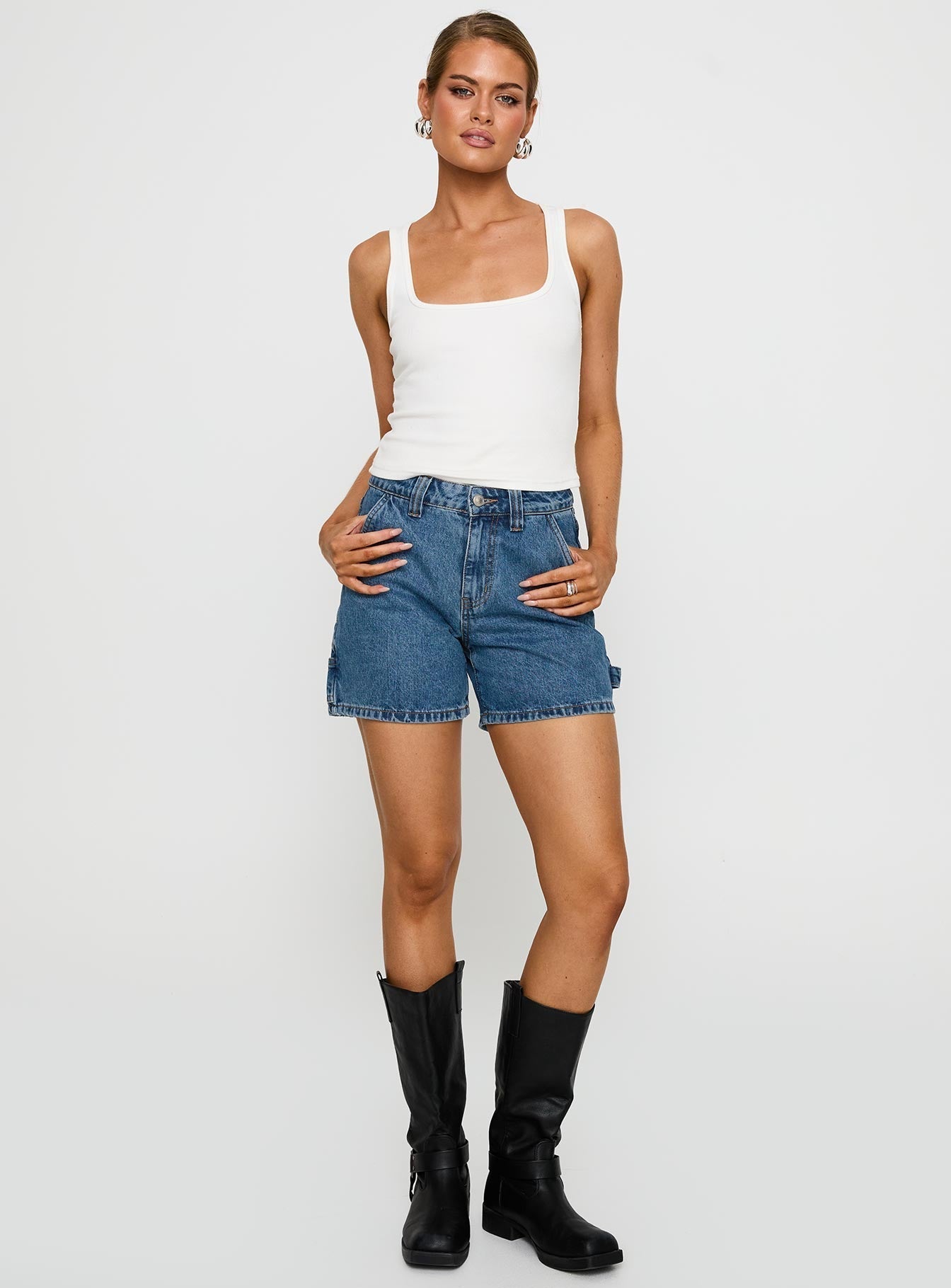 Women's Lou Carpenter Denim Shorts Mid Wash 2