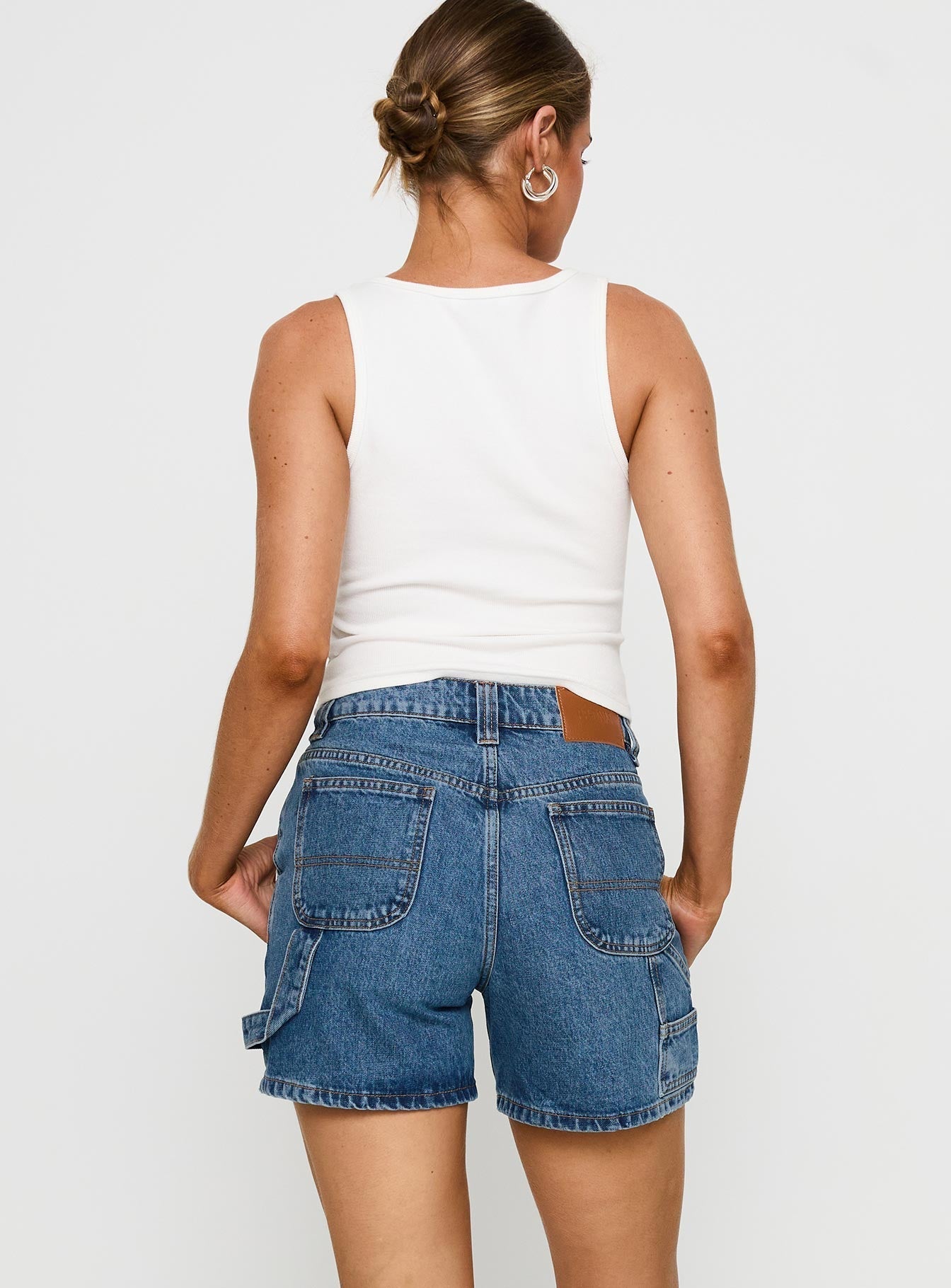 Women's Lou Carpenter Denim Shorts Mid Wash 4