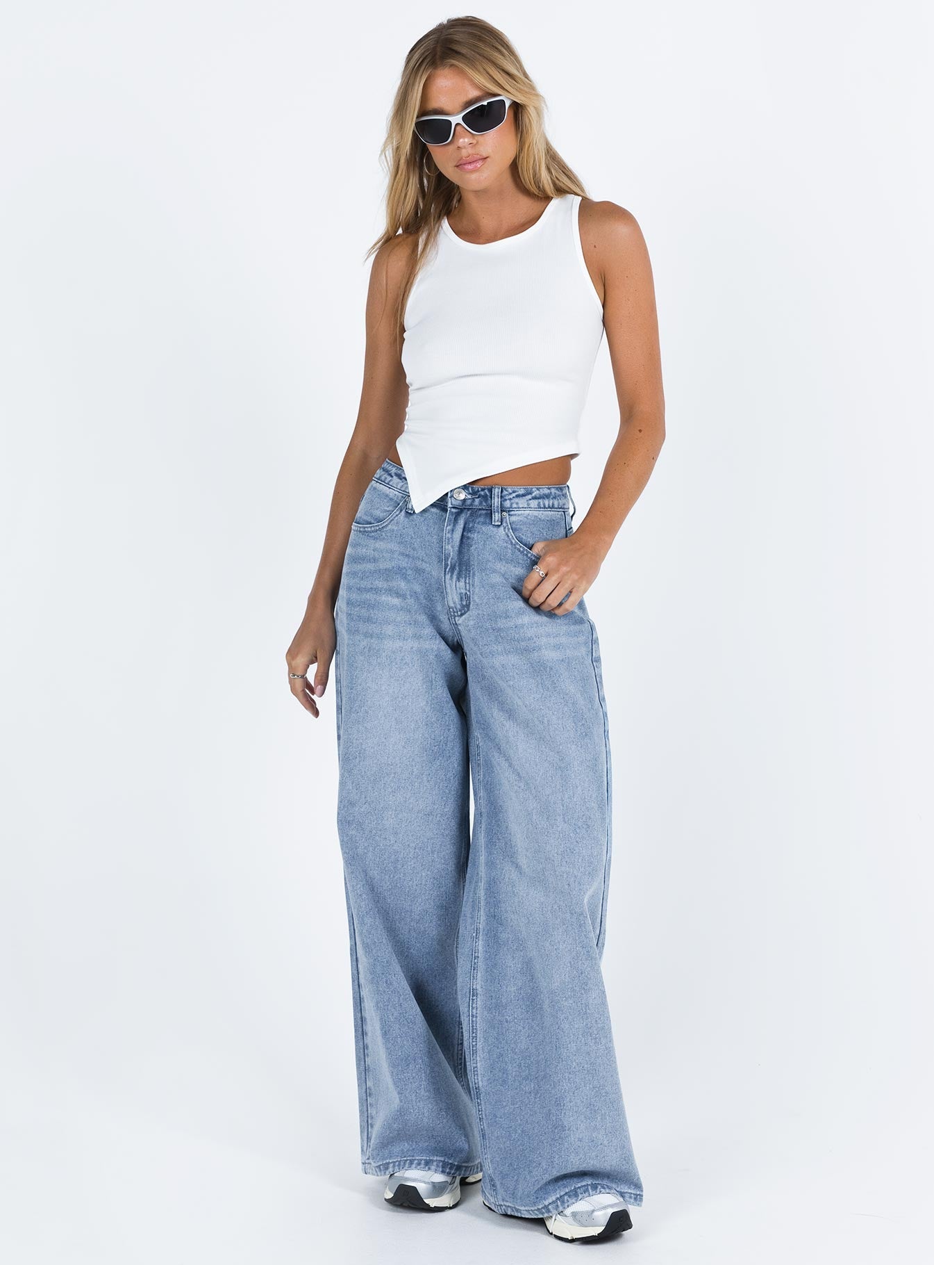 Women's Naylor Mid Rise Wide Leg Jeans Light Blue Wash | Mid-rise wide-leg denim jeans 4