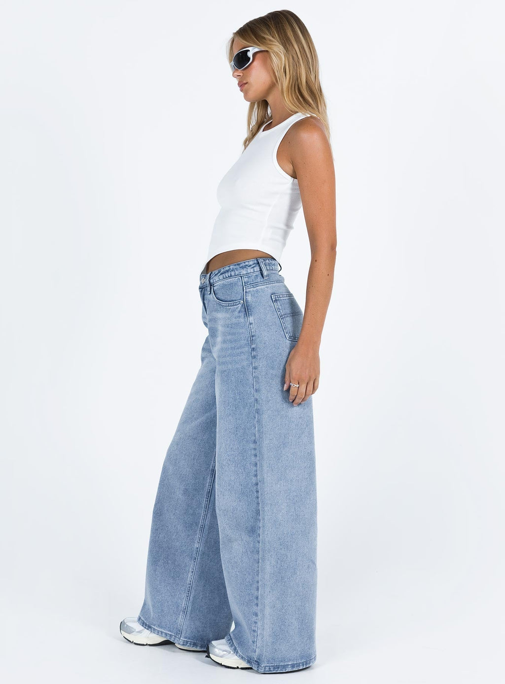 Women's Naylor Mid Rise Wide Leg Jeans Light Blue Wash | Mid-rise wide-leg denim jeans 5