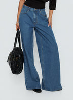 Women's Naylor Mid Rise Wide Leg Jeans Mid Blue Wash | Denim jeans with a mid-rise fit & wide-leg cut 1