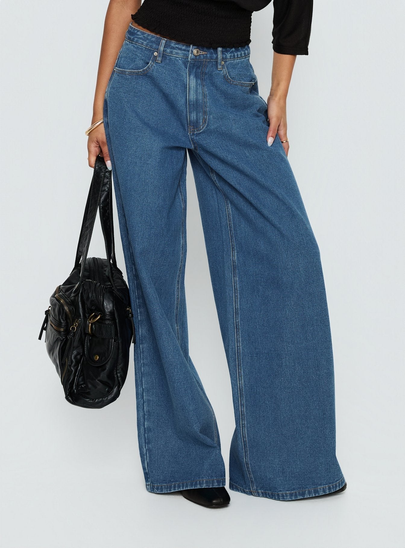 Women's Naylor Mid Rise Wide Leg Jeans Mid Blue Wash | Denim jeans with a mid-rise fit & wide-leg cut 1