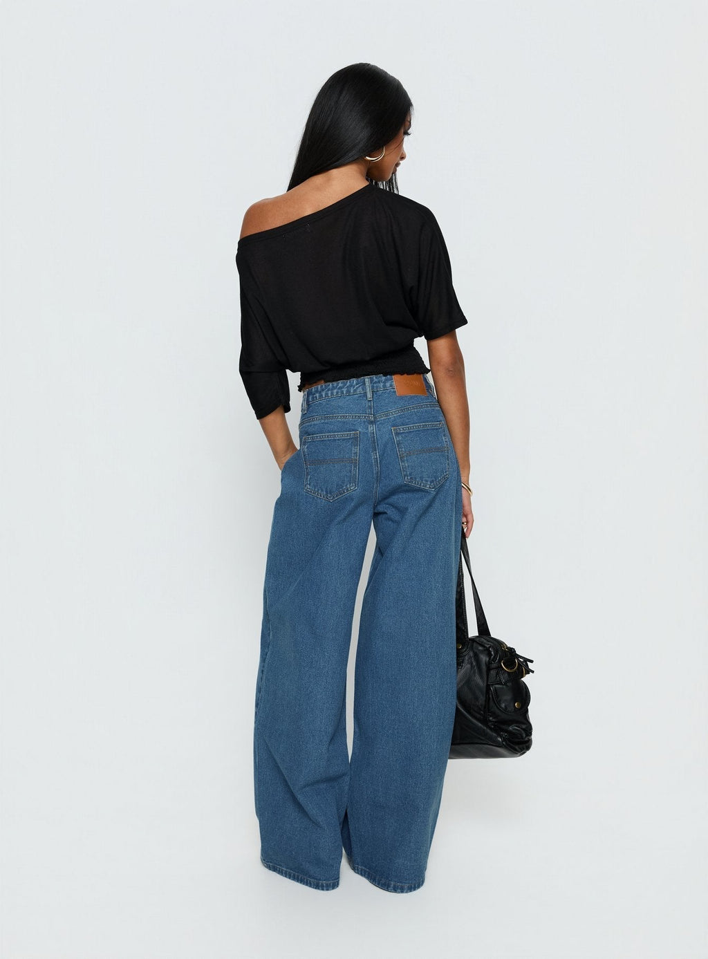 Women's Naylor Mid Rise Wide Leg Jeans Mid Blue Wash | Denim jeans with a mid-rise fit & wide-leg cut 4