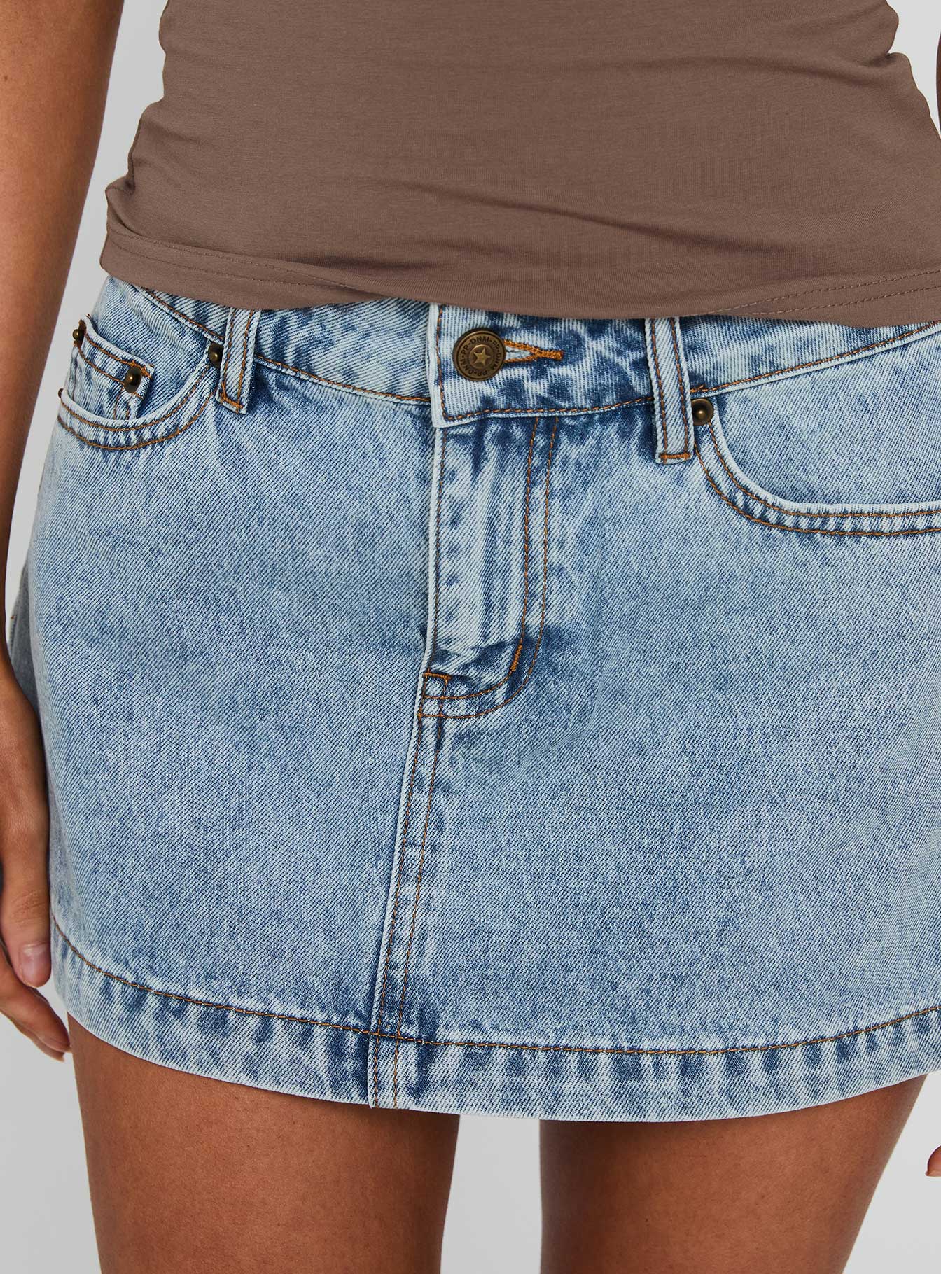 Women's Nicolina Low Rise Denim Mini Skirt Ice Blue Wash | Low-rise denim Mini skirt 5