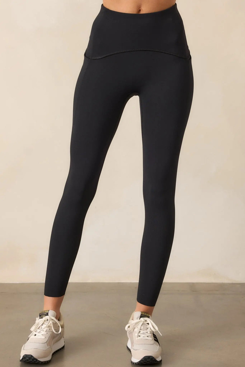 Women's SPANX Booty Boost® Perfect Pocket Active Very Black Leggings | Body: 64% Nylon 3