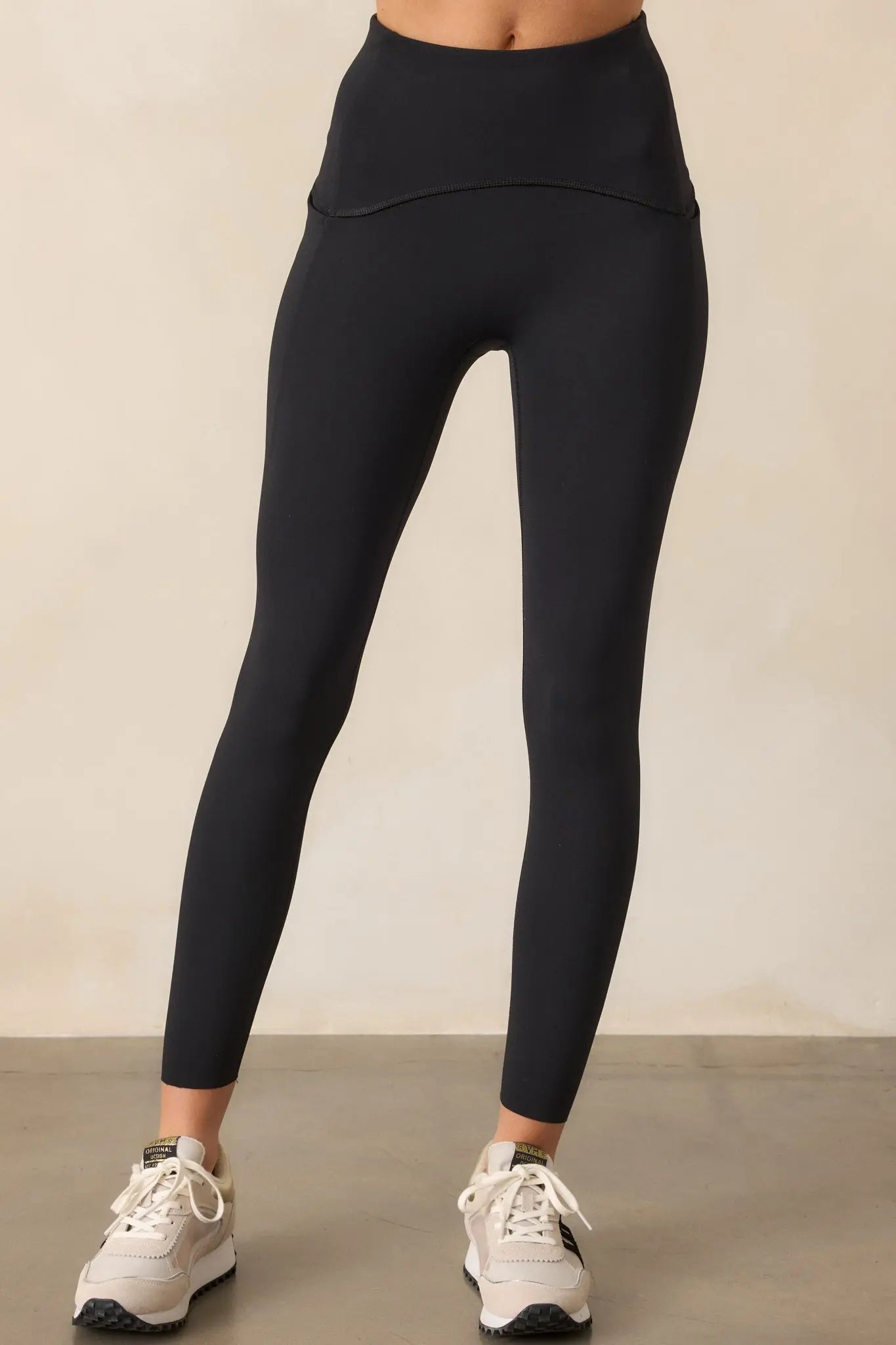 Women's SPANX Booty Boost® Perfect Pocket Active Very Black Leggings | Body: 64% Nylon 3