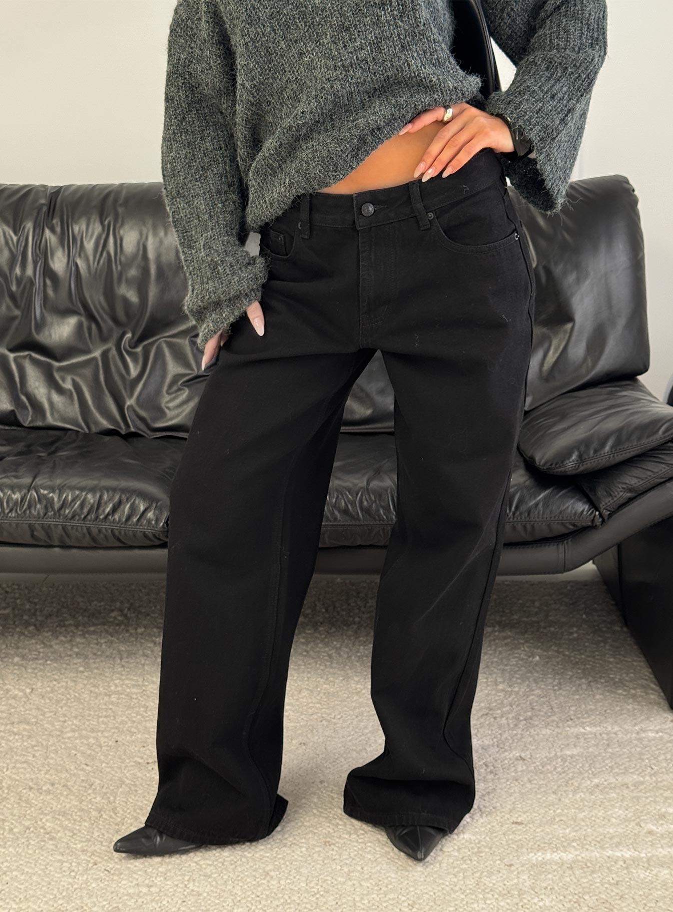 Women's Serenitia Mid Rise Relaxed Jeans Jet Black | Denim jeans with a mid-rise relaxed fit & wide leg 0