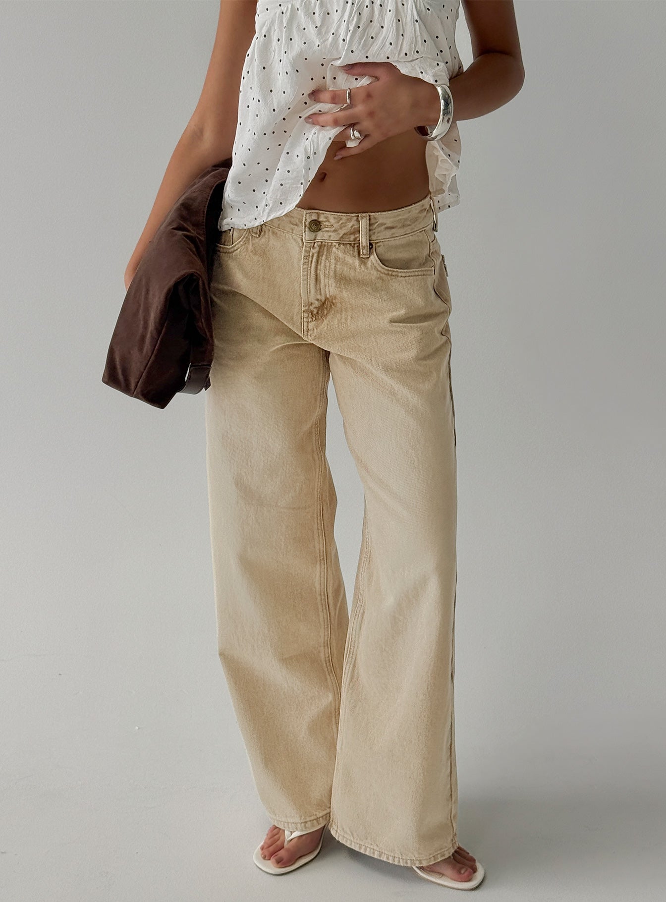 Women's Serenitia Mid Rise Relaxed Jeans Sandy Brown Wash | Jeans in brown-washed denim with a mid-rise 0