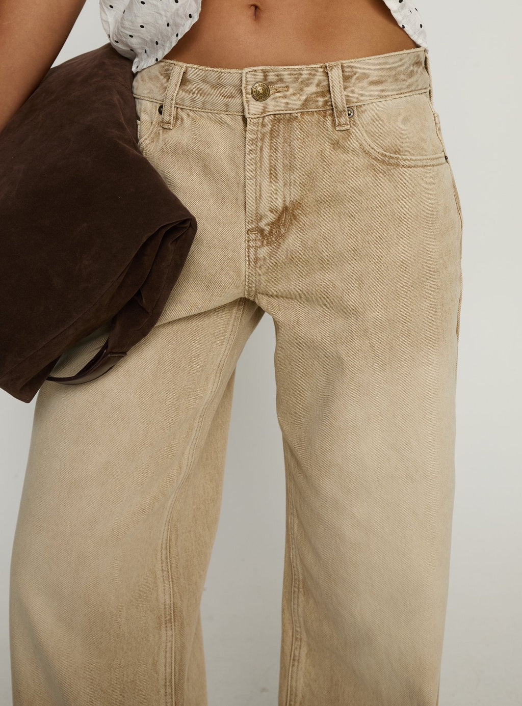 Women's Serenitia Mid Rise Relaxed Jeans Sandy Brown Wash | Jeans in brown-washed denim with a mid-rise 5