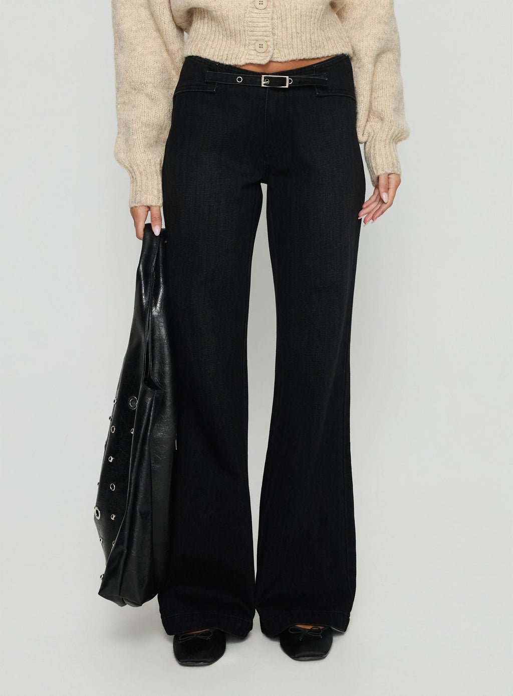 Women's Slow Ride Mid Rise Bootleg Belted Jeans Washed Black | Denim jeans with a mid-rise fit & bootleg cut 1