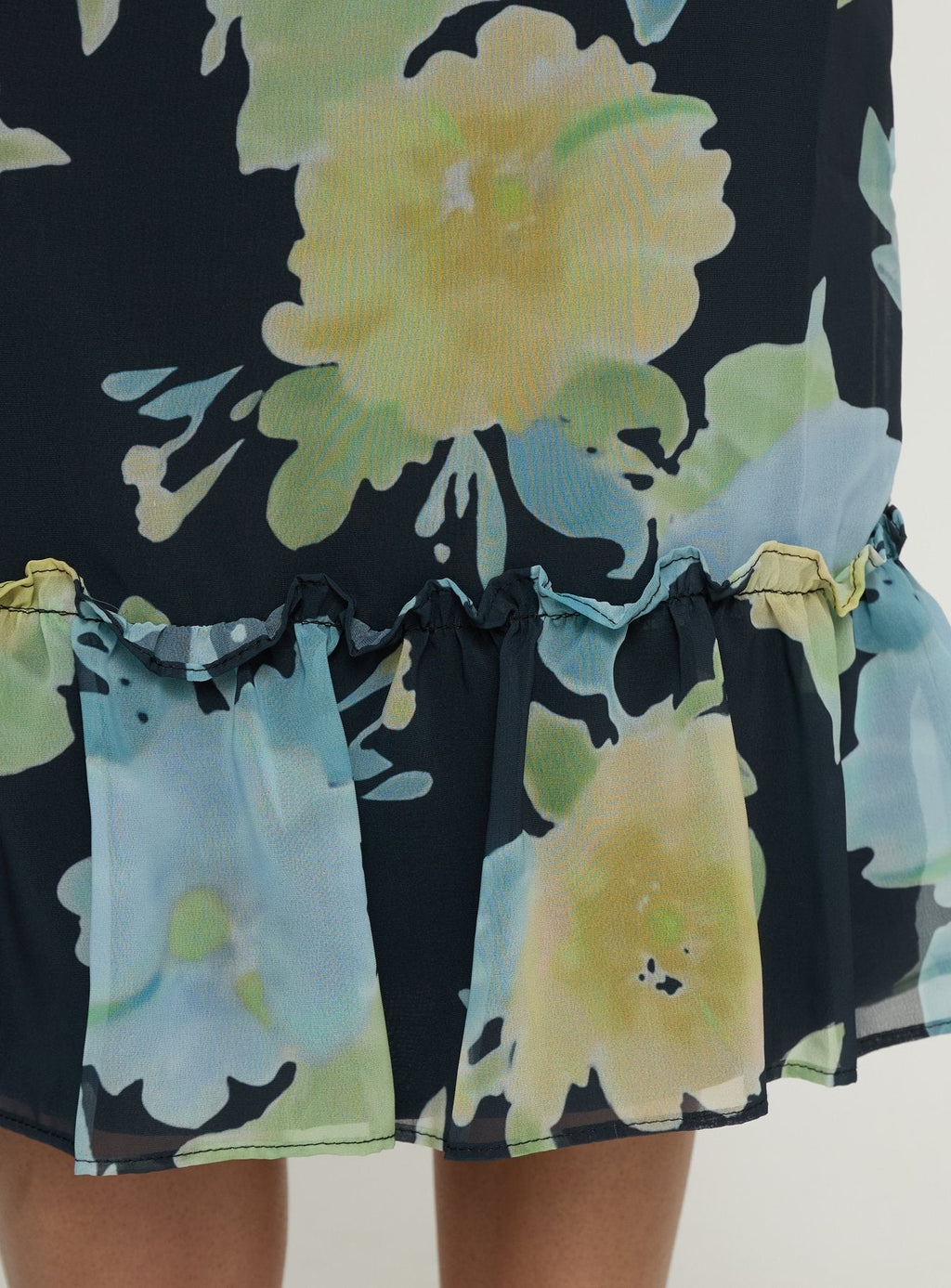 Women's Tarla Midi Skirt Crystal Black Flower | Low-rise midi skirt in floral print 5