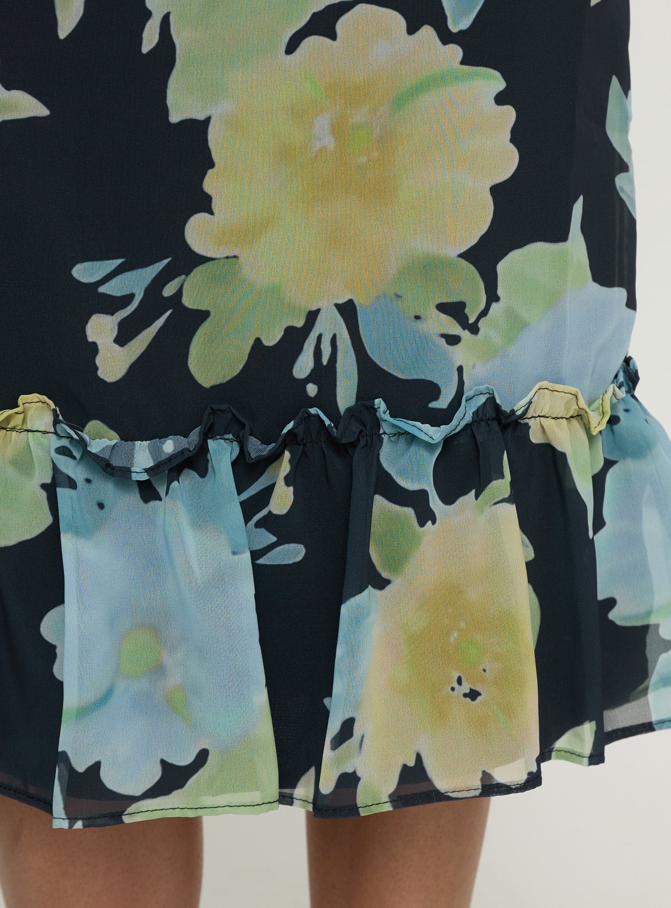Women's Tarla Midi Skirt Crystal Black Flower | Low-rise midi skirt in floral print 5
