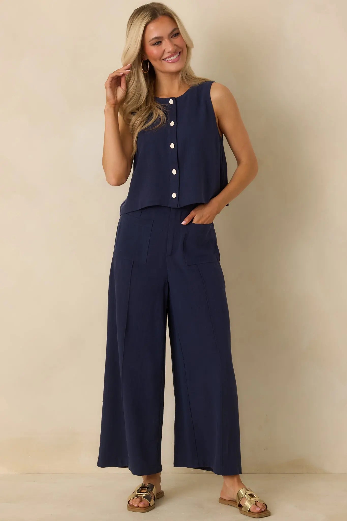 Women's The Right Balance Navy Linen-Blend Sleeveless Button Up Top | 70% Viscose & 30% Linen 0