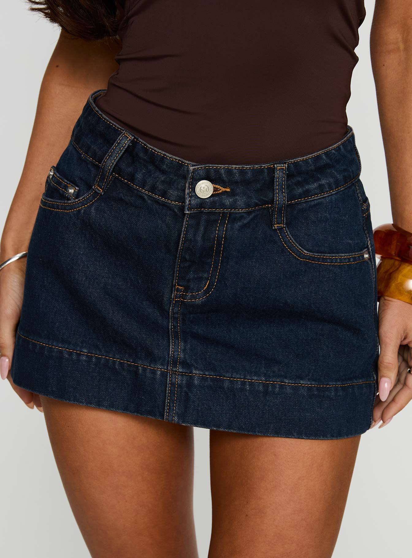 Women's Warna Low Rise Denim Mini Skirt Dark Wash | Denim mini skirt in a low-rise fit 4